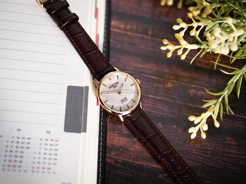 Zegarek damski ROAMER VALAIS LADIES DIAMOND SET 989847 48 10 05