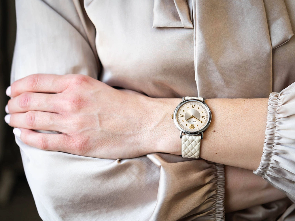 Zegarek damski VERSACE Pop Chic VEVD00219