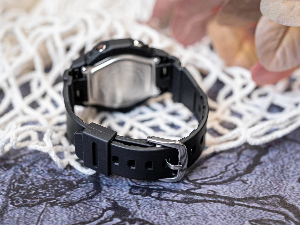 Zegarek damski CASIO G-SHOCK GMA-P2100SG-1AER Soak Up The Shimmer