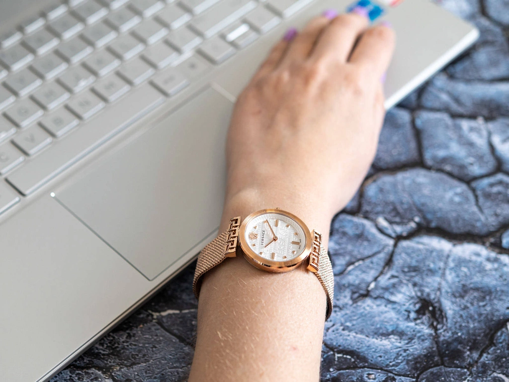 Zegarek damski VERSACE VELW00620 Meander Ladies