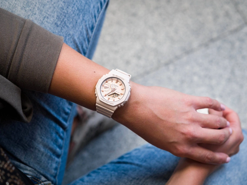 Zegarek damski CASIO G-SHOCK GMA-S2100-4AER Carbon Core Guard