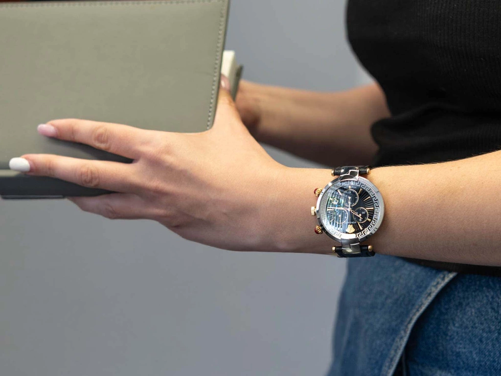 Zegarek damski Versace VE2M00121 Revive Chrono