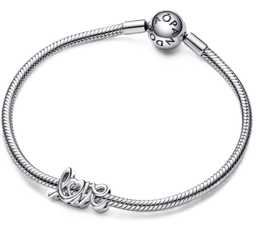 Charms Pandora 793055C00 w kształcie odręcznego napisu „love”