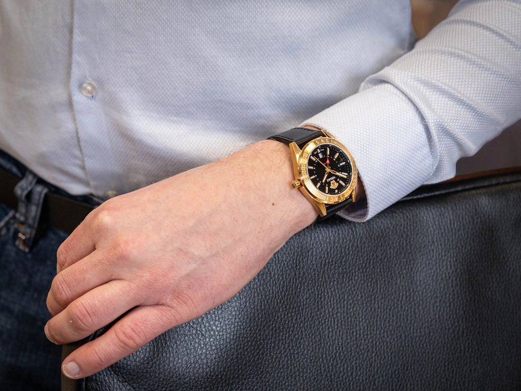 Zegarek męski VERSACE VEAFA0224 V-Code GMT