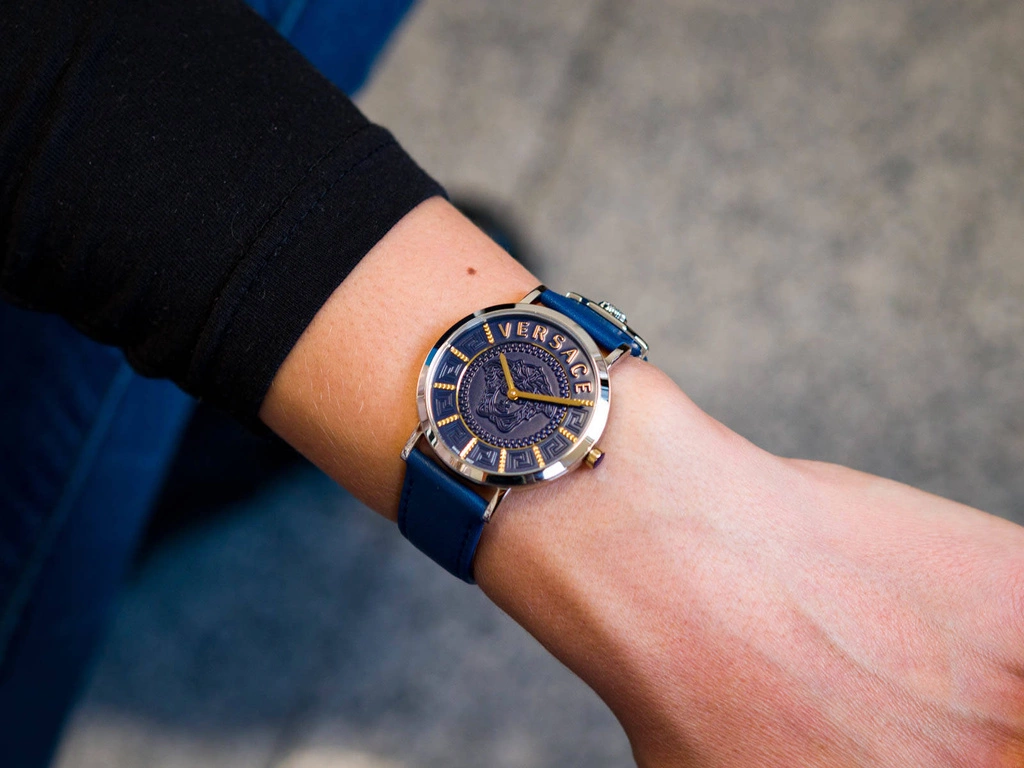 Zegarek damski VERSACE ESSENTIAL VEK400121