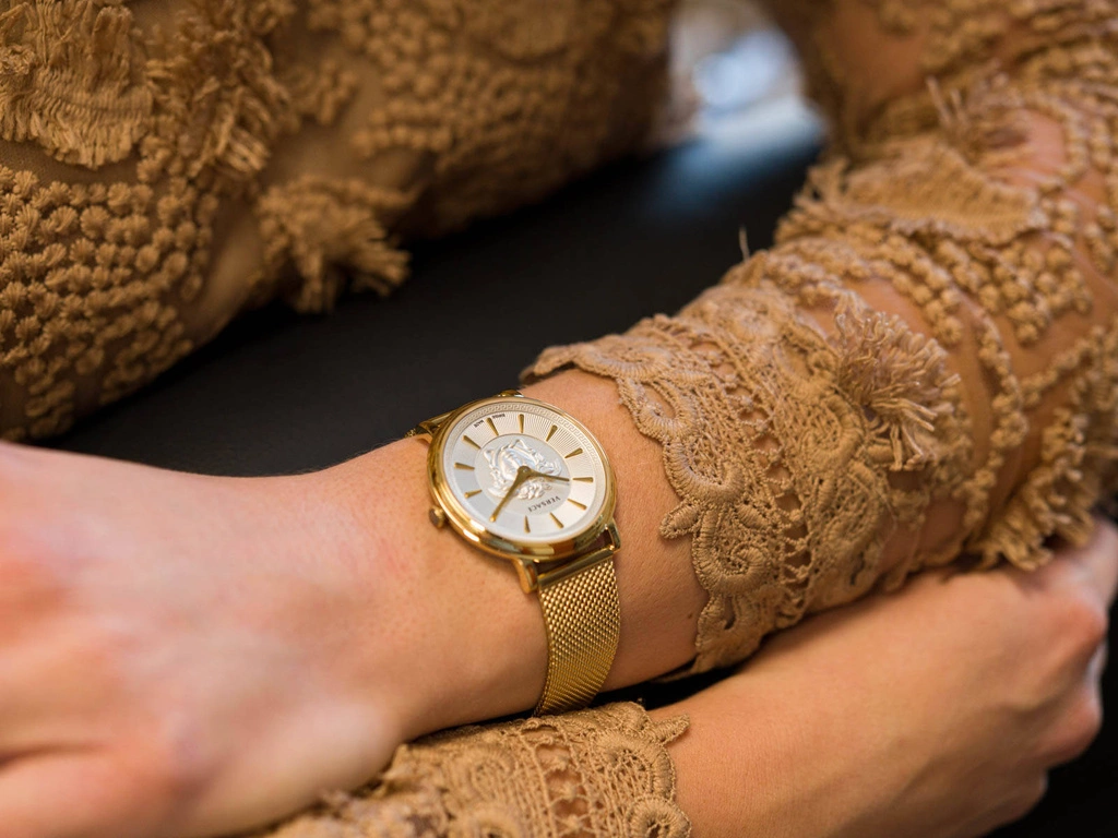 Zegarek damski VERSACE V-CIRCLE VE8102319