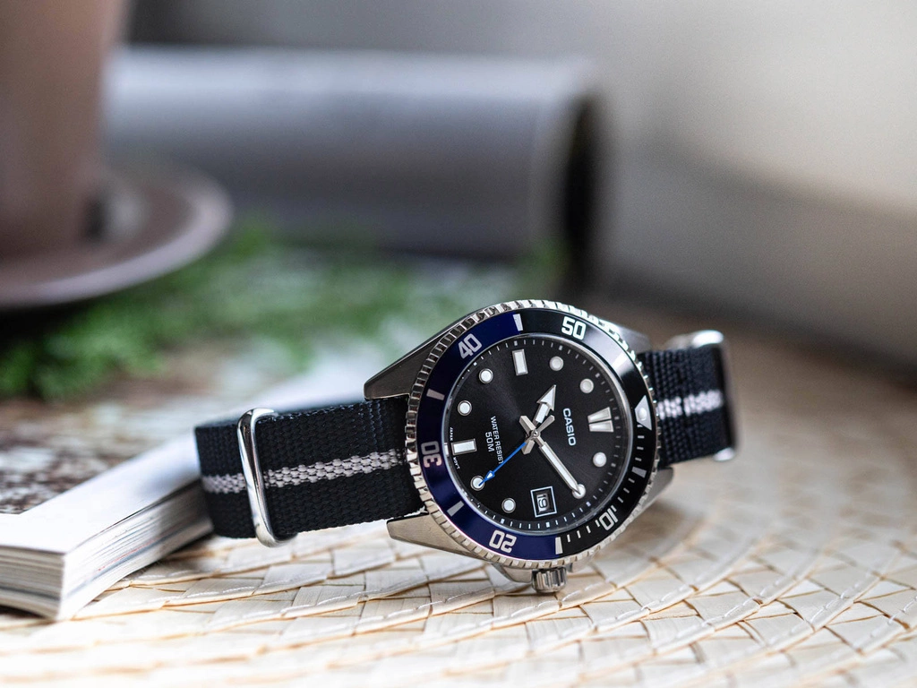 Zegarek męski CASIO MDV-10C-1A2VEF