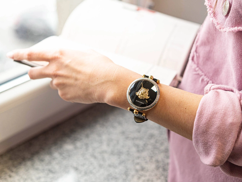 Zegarek damski VERSACE VECO024222 Palazzo