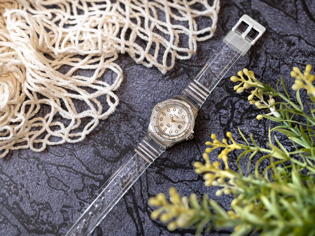 Zegarek damski CASIO LRW-200HS-7EVEF