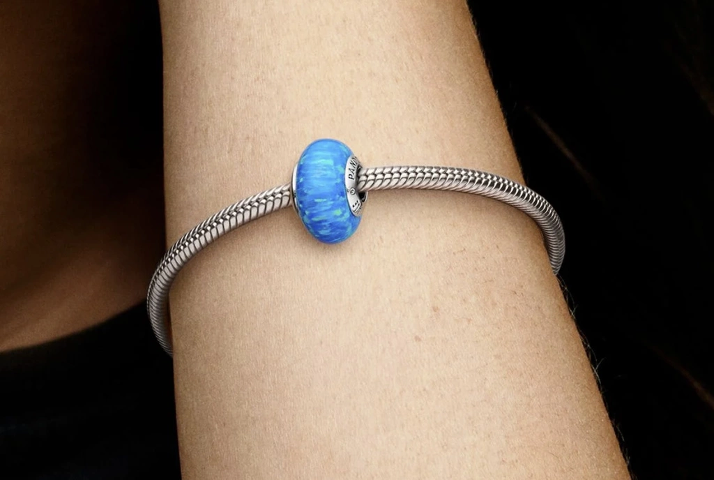 Charms Pandora 791691C02 Opalizujący Granat Oceanu