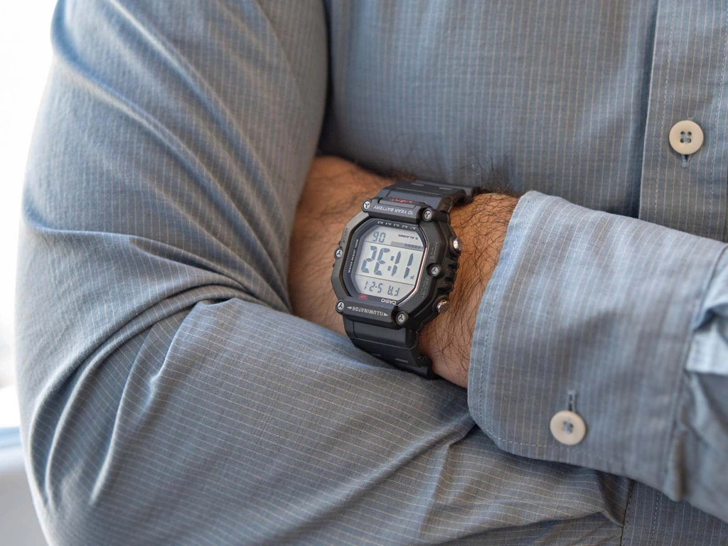 Zegarek męski CASIO AE-1600H-1AVEF