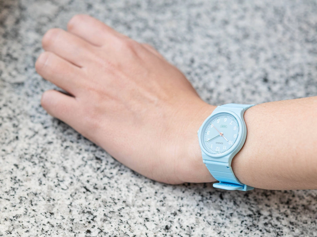 Zegarek damski CASIO LQ-24B-2BEF