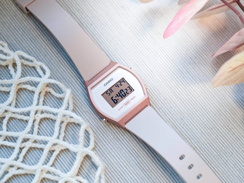 Zegarek damski CASIO LW-204-4AEF