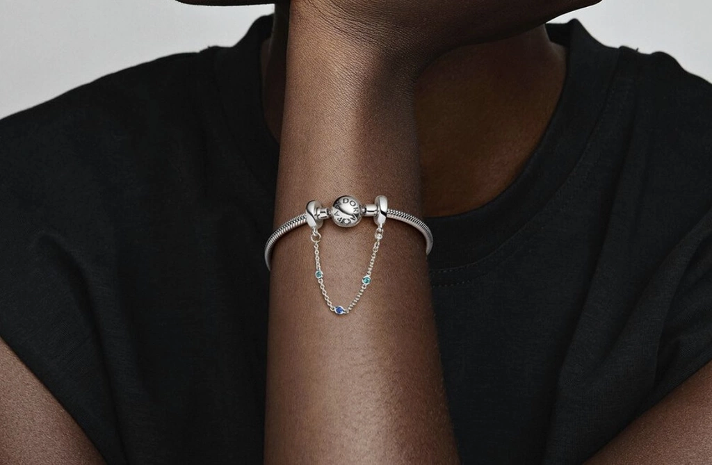 Łańcuszek zabezpieczający Pandora potrójny z niebieskim kamieniem 791688C01-05