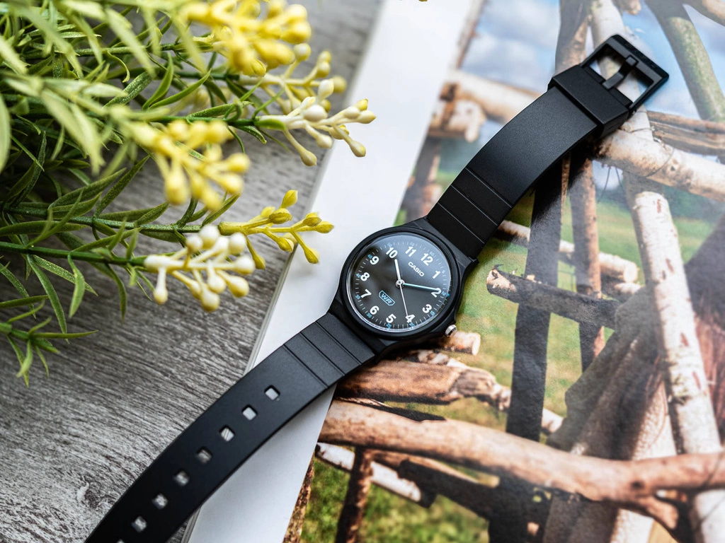 Zegarek damski CASIO LQ-24B-1BEF