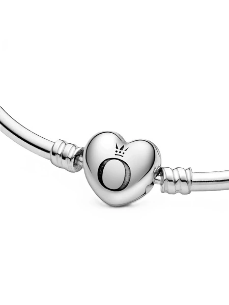 Bransoletka damska Pandora 596268-19 bangle z zapięciem w kształcie serca i logo