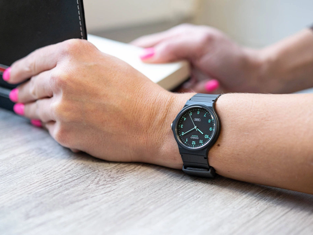 Zegarek damski CASIO MQ-24B-8BEF