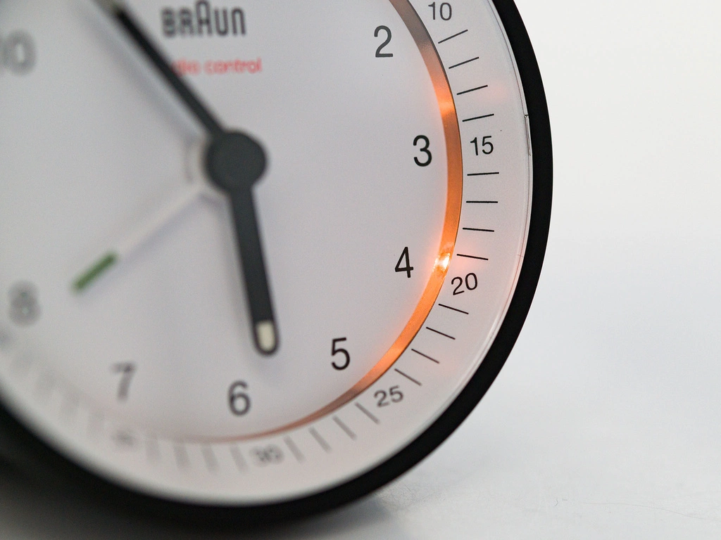 Budzik Braun BC07BW-DCF