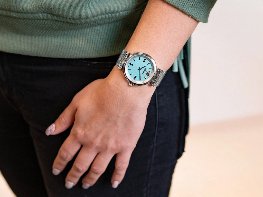 Zegarek damski VERSACE VETCA0324 Mythos