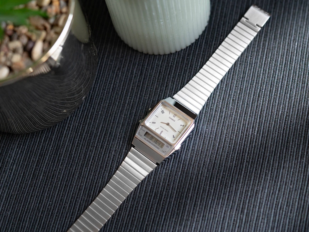 Zegarek damski CASIO AQ-800E-7A2EF