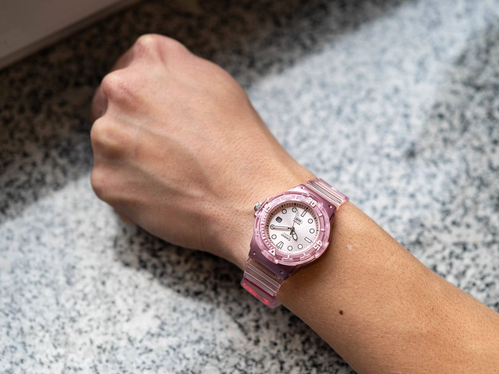 Zegarek damski CASIO LRW-200HS-4EVEF