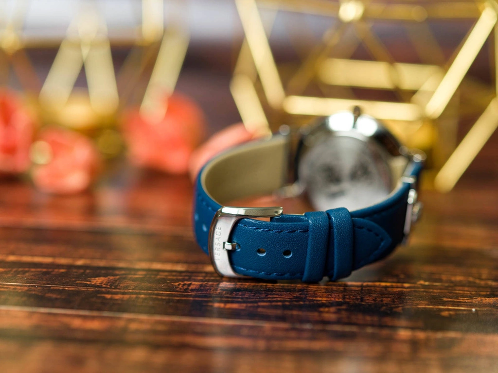 Zegarek damski VERSACE ESSENTIAL VEK400121