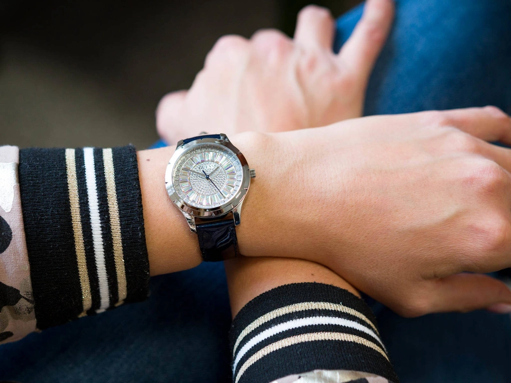 Zegarek damski GUESS GLAMOUR GW0299L1