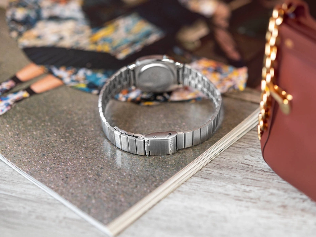 Zegarek damski CASIO LA670WEA-4A2EF