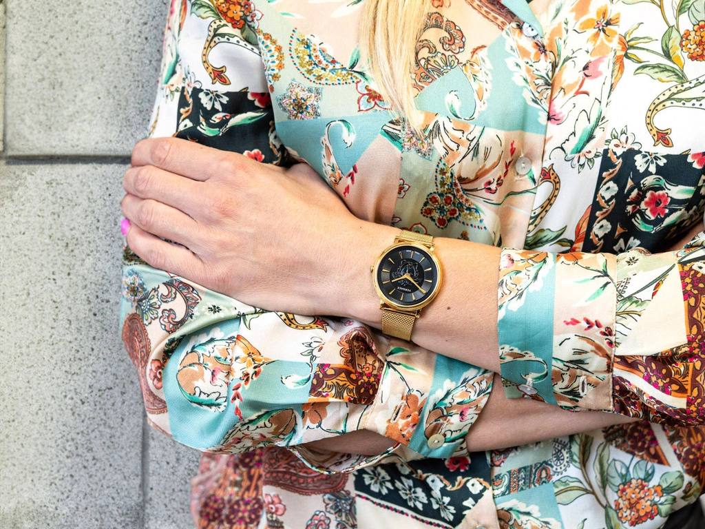 Zegarek damski VERSACE VE8102119 V-Circle